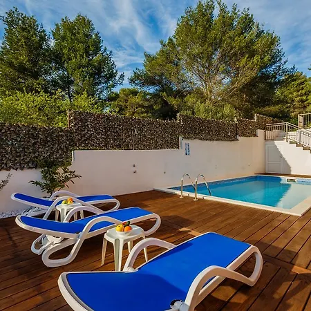 Nora * Τρογκίρ